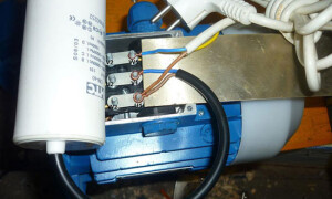 How to connect a 3-phase electric motor to 220 volts through a capacitor