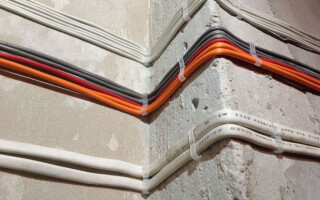 How to secure power cable to the wall - all the ways