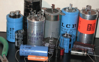 Determining the capacity of capacitors in series or in parallel - formula