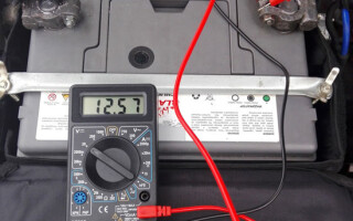 Checking the Electrical Parameters of a Car Battery with a Multimeter