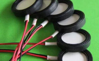 How does the piezo element work and what is the piezo effect?