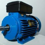 How to connect a 3-phase electric motor to 220 volt through a capacitor