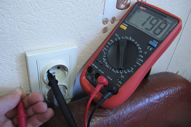 How to find zero and phase with an indicator screwdriver, multimeter and without instrumentation?
