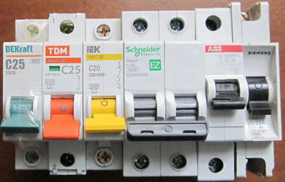 How to choose a circuit breaker with power and current load?