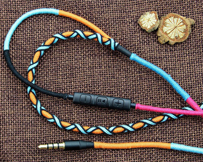 How to solder wires to the headphone plug correctly?