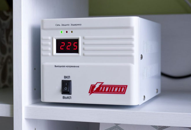 What kind of voltage regulator is needed for fridge