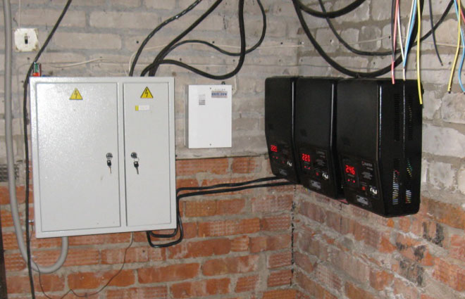 How do I connect a single-phase voltage regulator for the whole house?