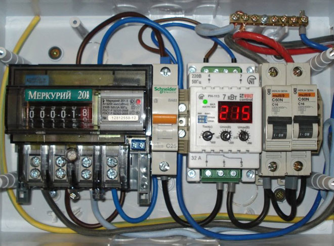 What is a voltage relay and what it is for in the apartment