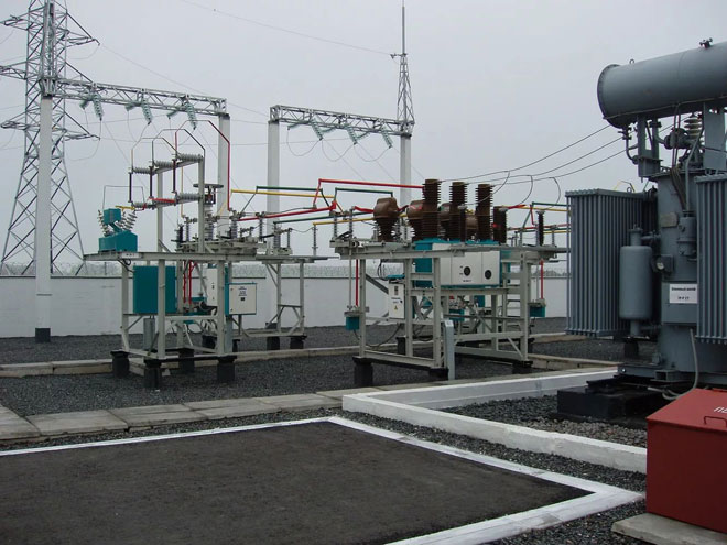 What is the difference between dielectric galoshes and boots, where they are used and how they are verified